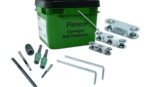 KIT DE RÉPARATION DE DÉCHIRURE FLEXCO® | ACIER | KIT COMPLET | RP1 RP1C-RRK (30053) BELT THICKNESS 1/4" TO 1/2"
•	20331 – Agrafes 190EMA
•	30460 – Poinçon P1P
•	30471 – Foret aléseur HB1
•	30442 – Clé S1S
•	30474 – Casse-boulons 110 (paire)
•	30481 – Mandrin à changement rapide 5552
•	30889 – Ruban Flexco-Lok FL11C
•	31200 – Gabarit 190-900
